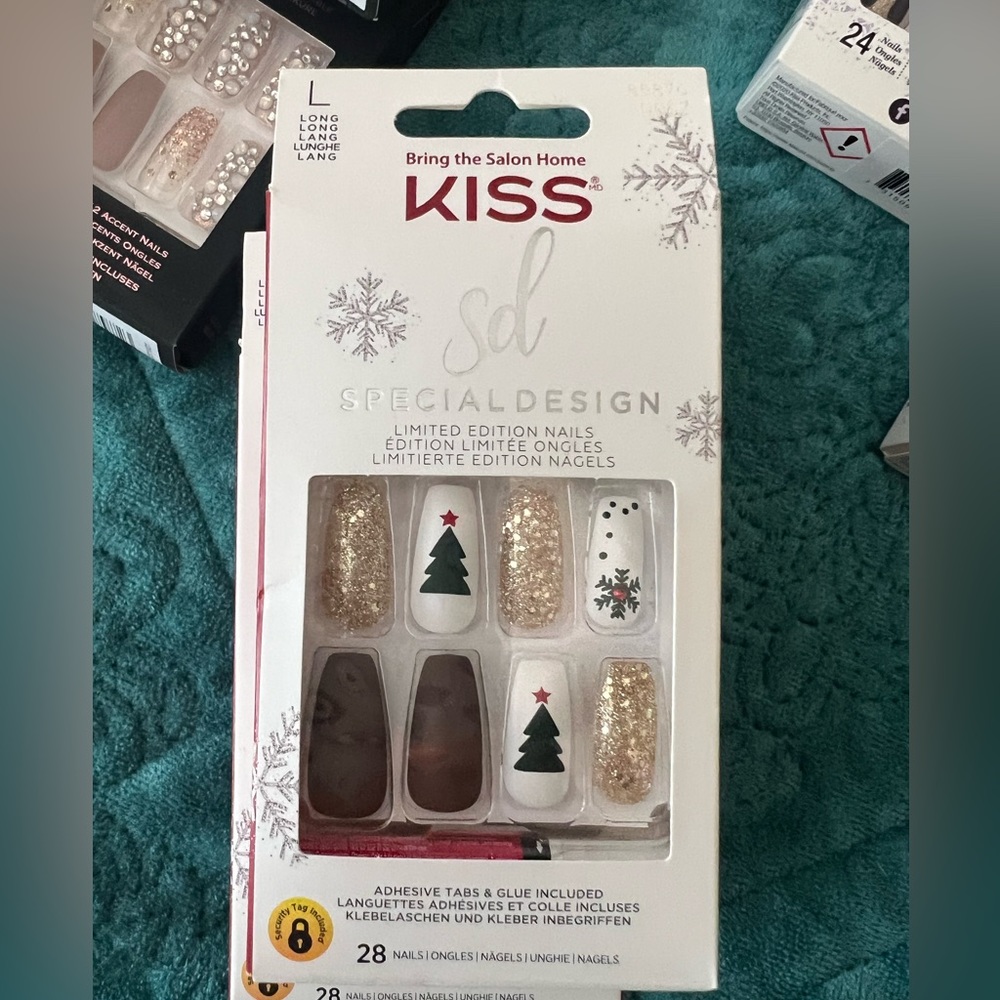 Kiss nails